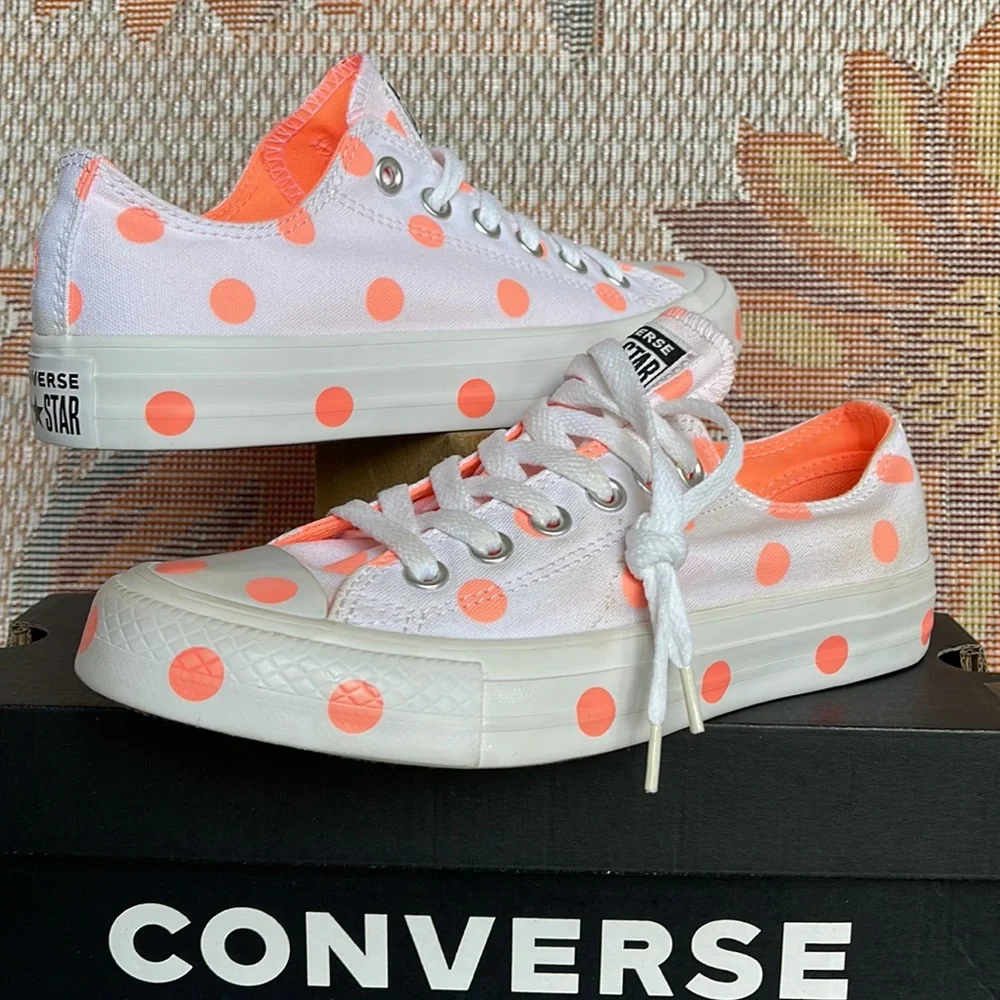 Converse WMNS 560629F
CTAS OX
WHITE/CRIMSON PULS Sneakers - Picture 9 of 16